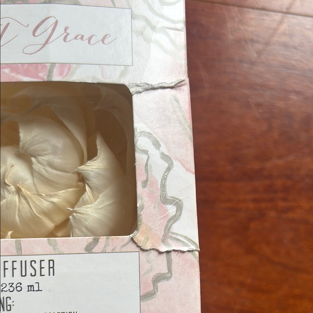 Flower Oil Diffuser - Picture 3 of 6